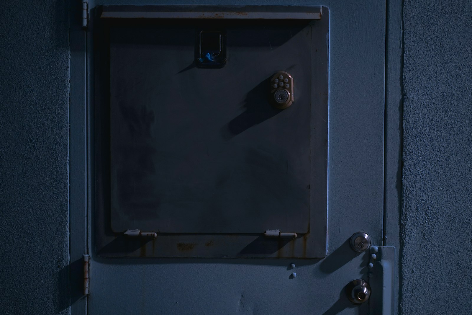 Closed metal safe door with a lock